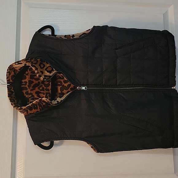 Jr-S.com Animal Print/Black Reversible Vest - Picture 4 of 9